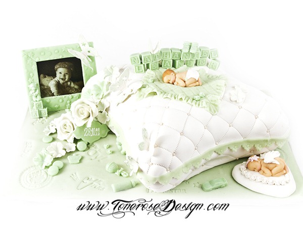 Dåpskake i hvit og grønt - barnedåp - putekake - marsipanbaby - spiselig bilde
