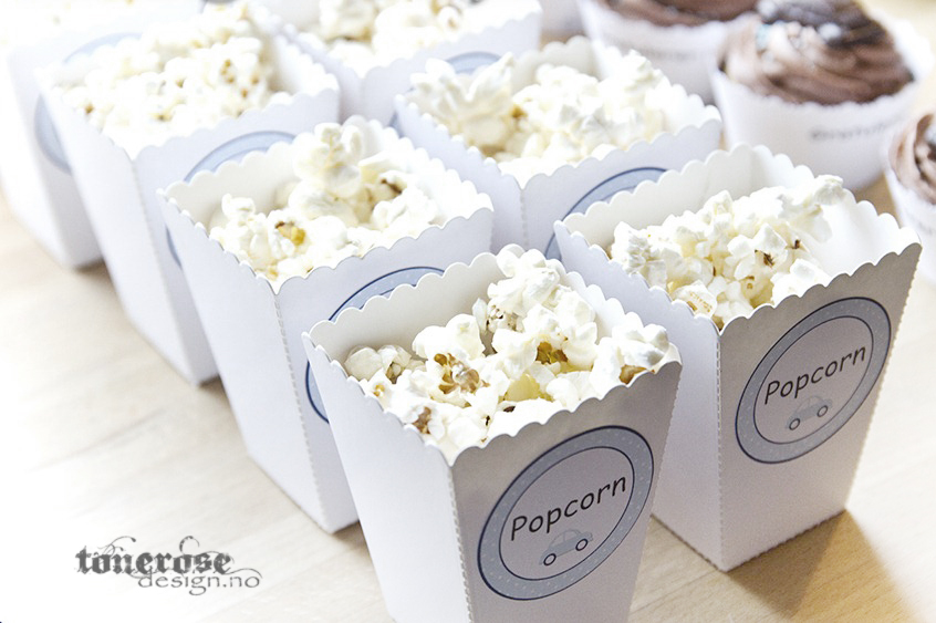 Popcornbokser barnedåp - kjempesøte gratis lyseblå boblebil etiketter