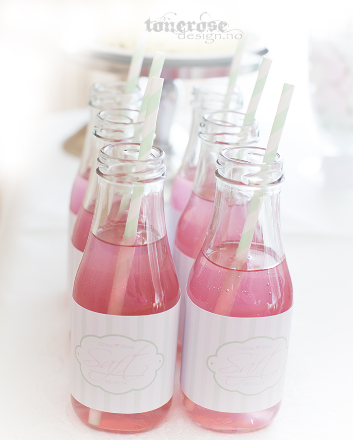 Søte glassflasker på dessertbordet, rosa og mintgrønt