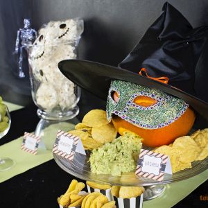 { Chips og guamacamole - tilpasset Halloween!}